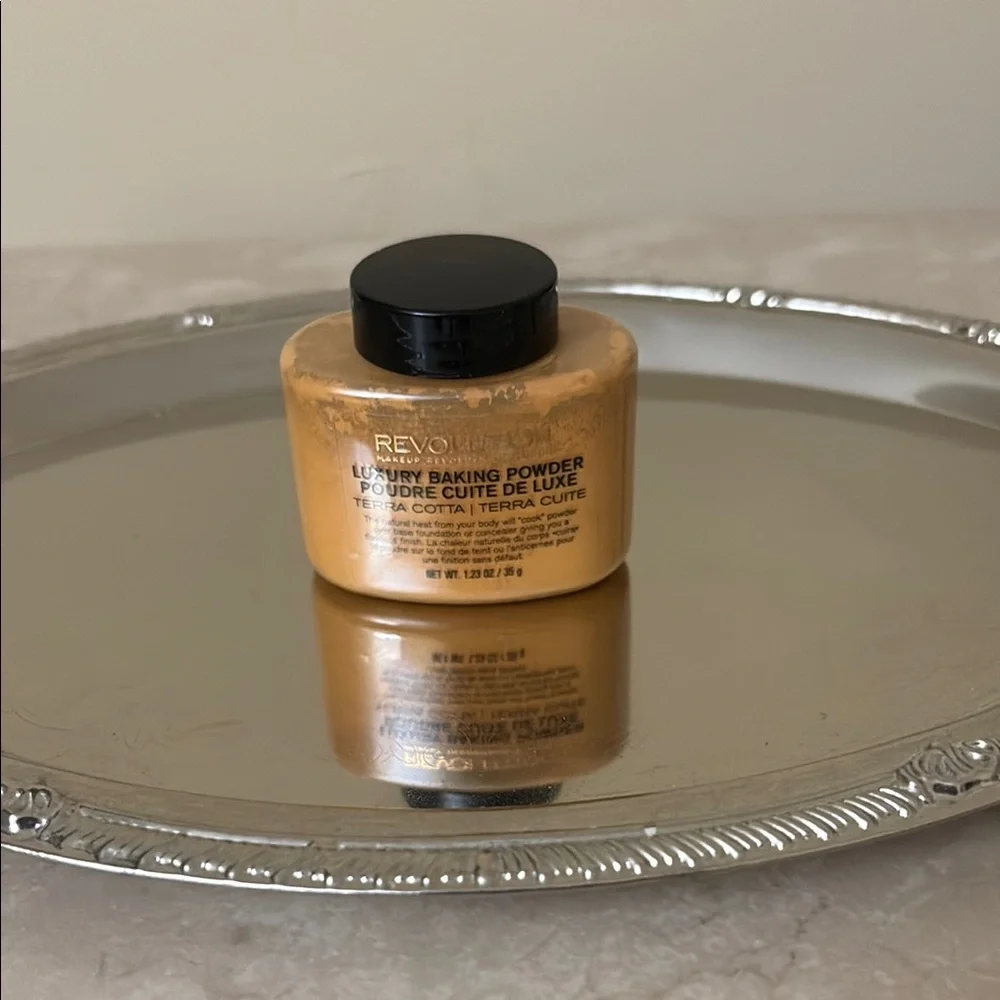 Revolution Luxury Baking Powder in Terra Cotta NEW